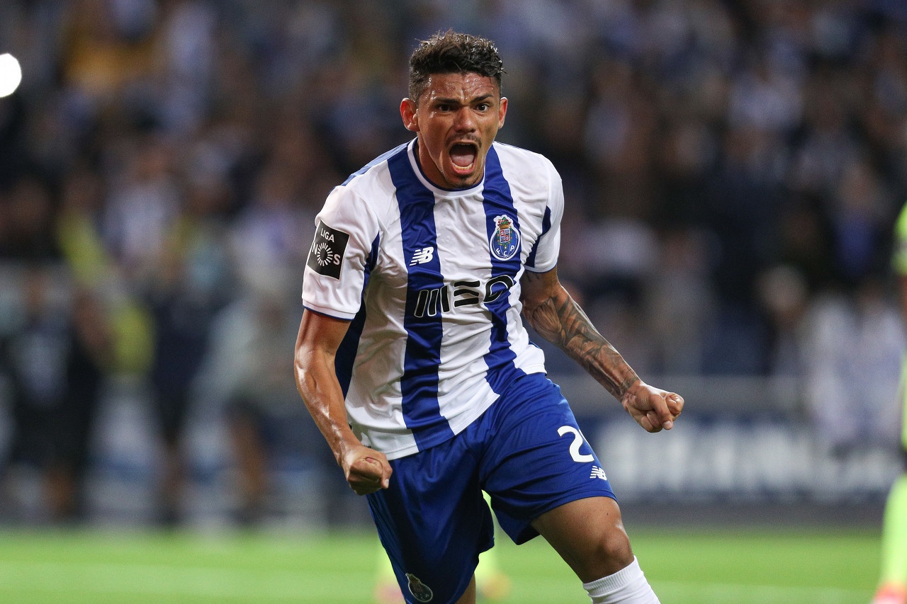 包含波尔图内部会议纪要流出：今晚临场应变，中超使命明确，更衣室氛围转暖的词条