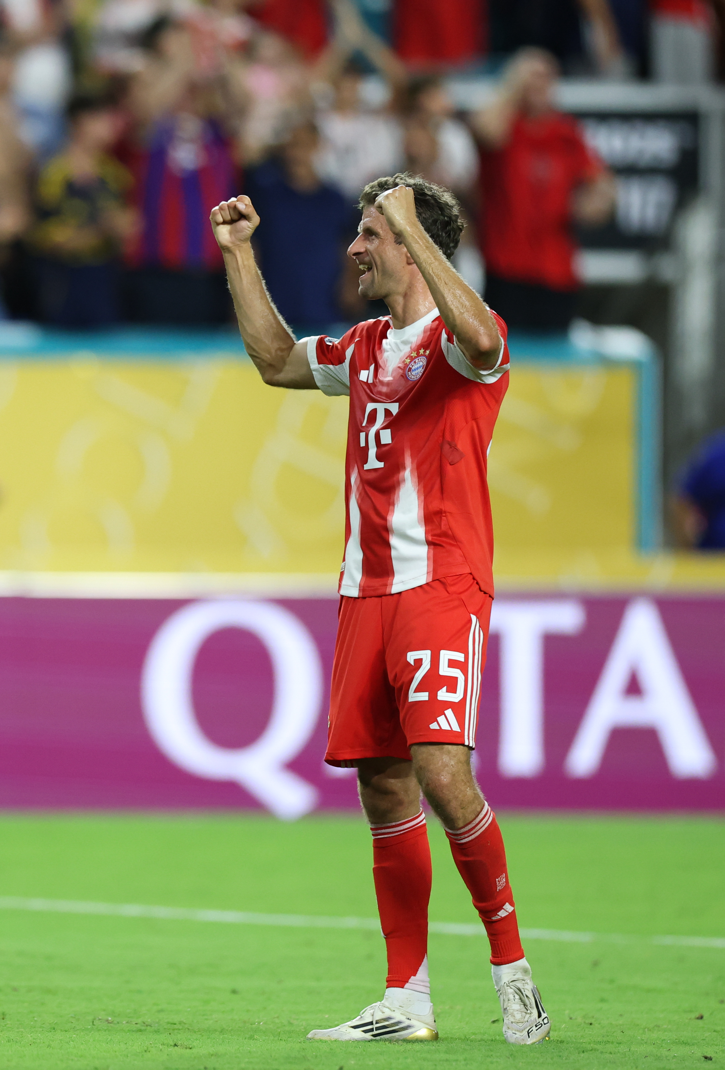 包含拜仁慕尼黑国际比赛日伤情更新；志在欧超杯名次提升；媒体盛赞；阵容厚度经受考验的词条